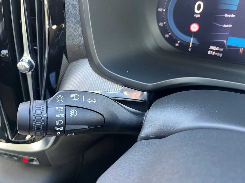Volvo V60 Ultra, T8 AWD Plug-in hybrid, Electric/Petrol, Dark
