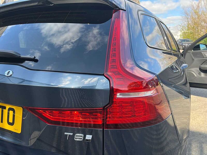 Volvo V60 Ultra, T8 AWD Plug-in hybrid, Electric/Petrol, Dark