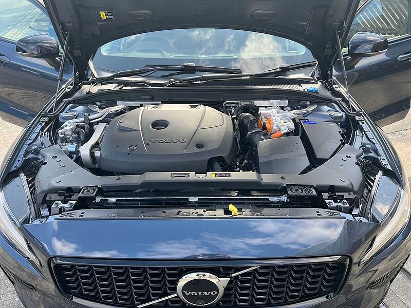 Volvo V60 Ultra, T8 AWD Plug-in hybrid, Electric/Petrol, Dark