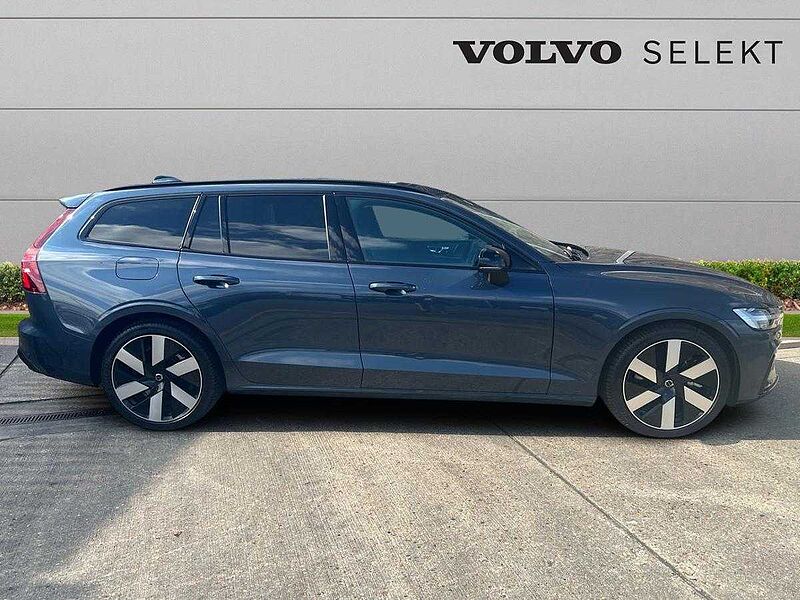 Volvo V60 Ultra, T8 AWD Plug-in hybrid, Electric/Petrol, Dark