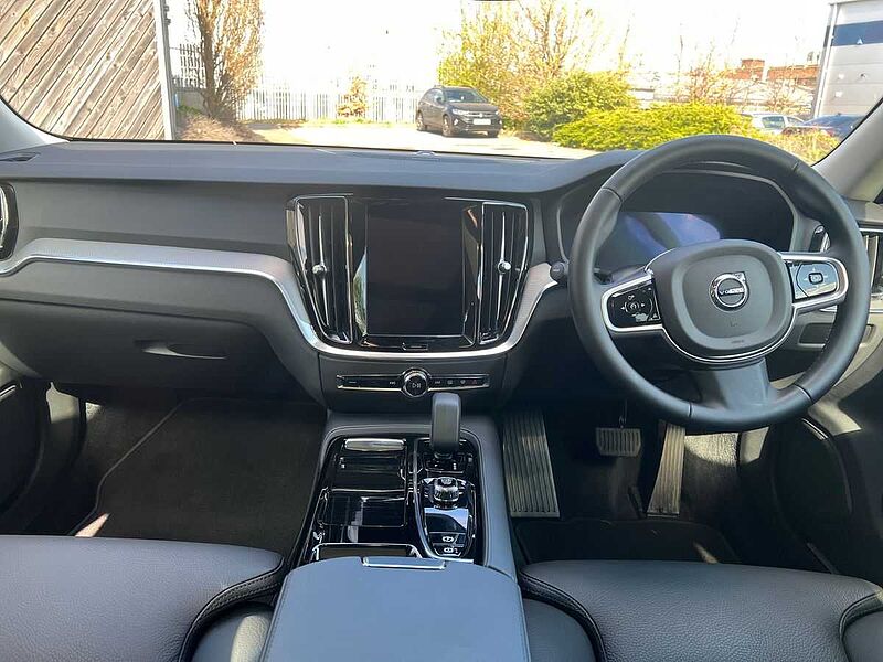 Volvo V60 Ultra, T8 AWD Plug-in hybrid, Electric/Petrol, Dark