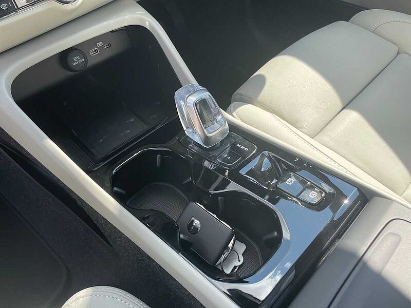 Volvo XC40 2.0 B4P Ultra Dark 5Dr Auto