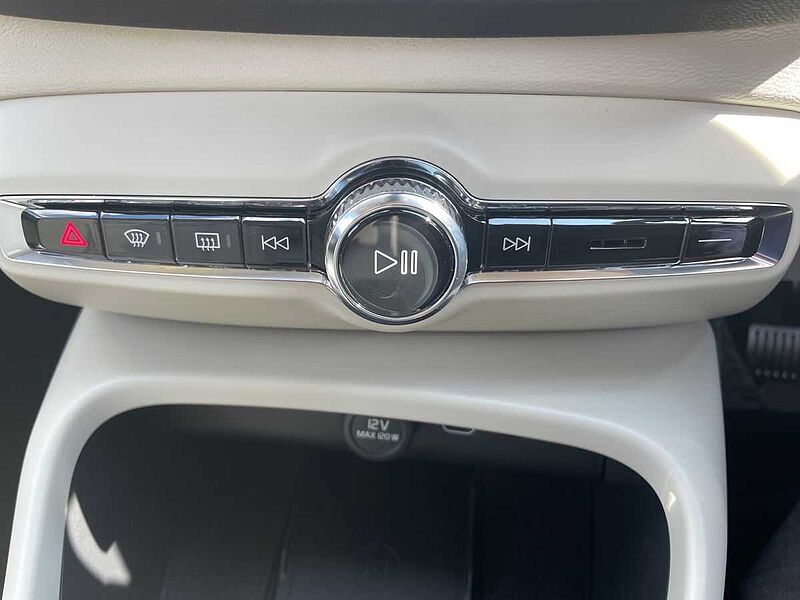 Volvo XC40 2.0 B4P Ultra Dark 5Dr Auto