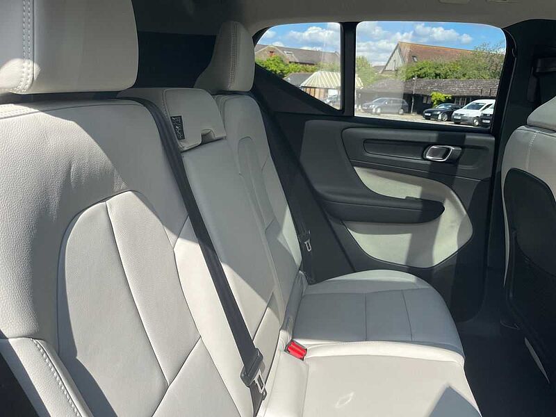 Volvo XC40 2.0 B4P Ultra Dark 5Dr Auto