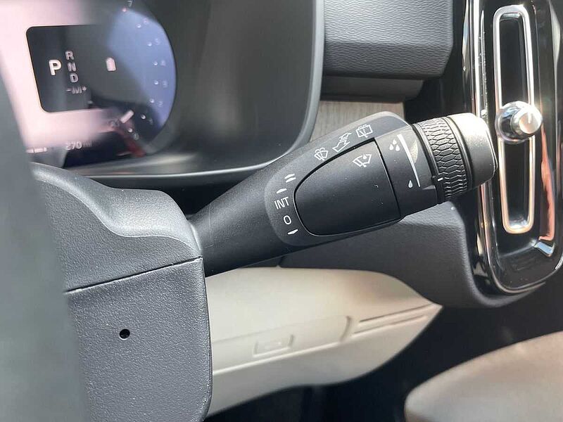 Volvo XC40 2.0 B4P Ultra Dark 5Dr Auto