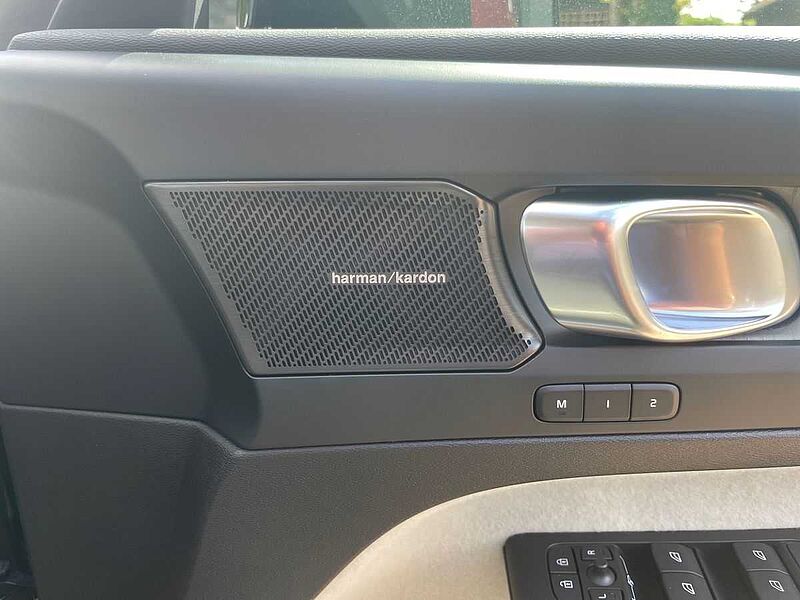 Volvo XC40 2.0 B4P Ultra Dark 5Dr Auto