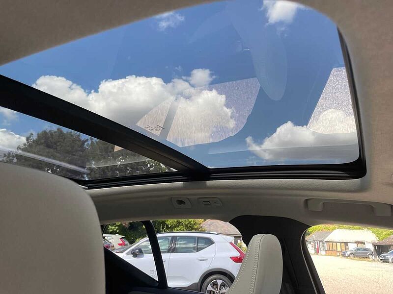Volvo XC40 2.0 B4P Ultra Dark 5Dr Auto