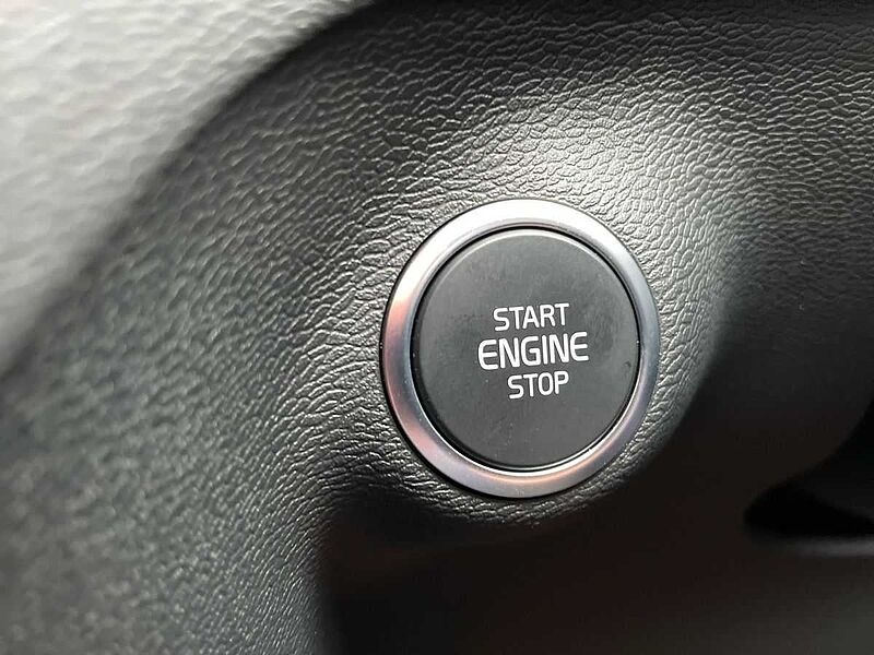 Volvo XC40 2.0 B4P Ultra Black Edition 5Dr Auto