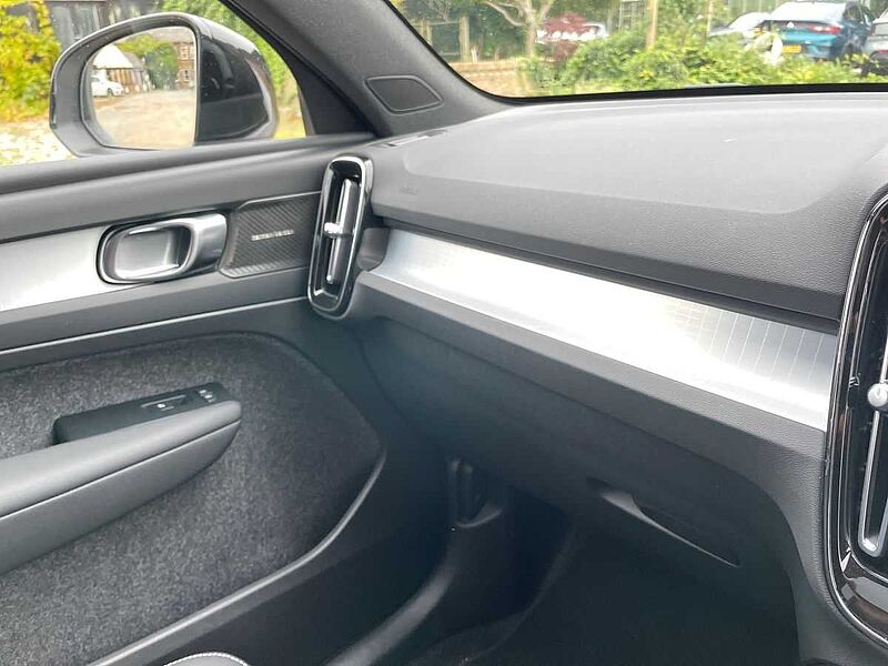 Volvo XC40 2.0 B4P Ultra Black Edition 5Dr Auto