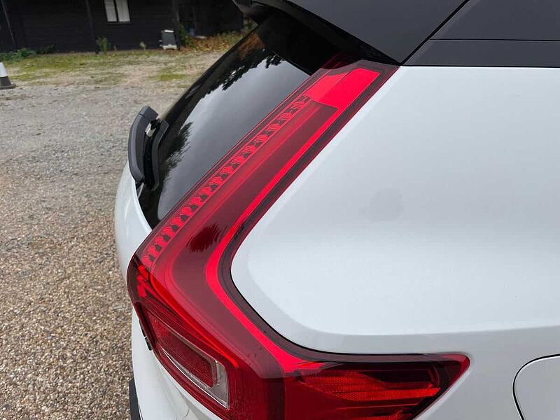 Volvo XC40 2.0 B4P Ultra Black Edition 5Dr Auto