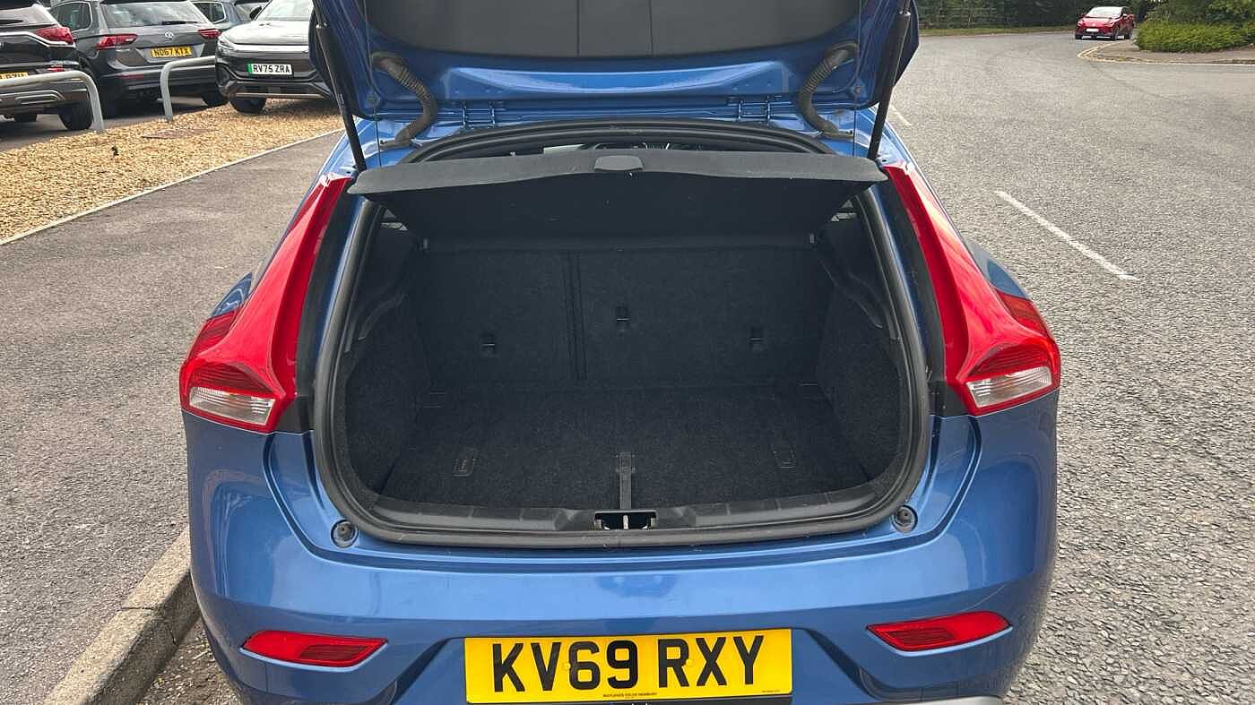 Volvo V40 T3 R-Design Pro Manual