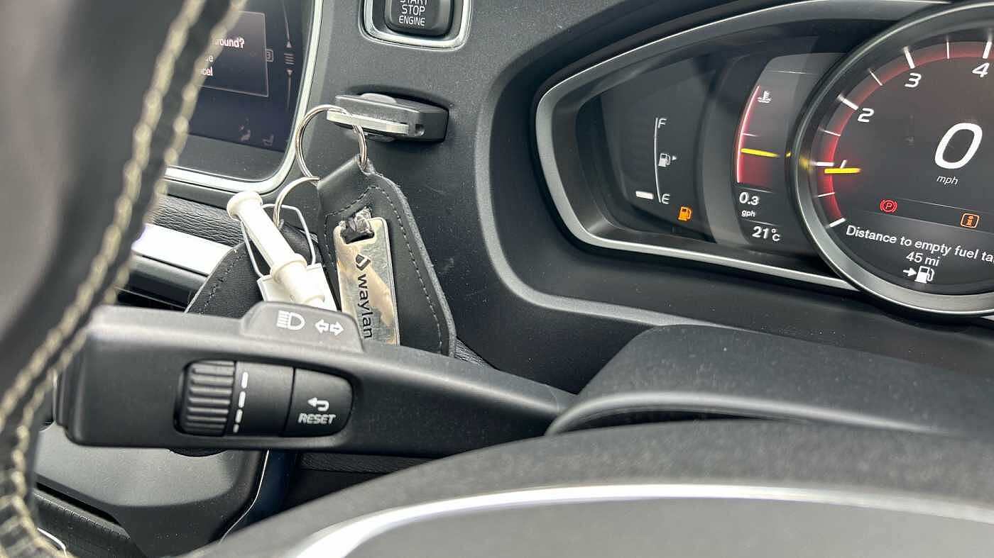 Volvo V40 T3 R-Design Pro Manual