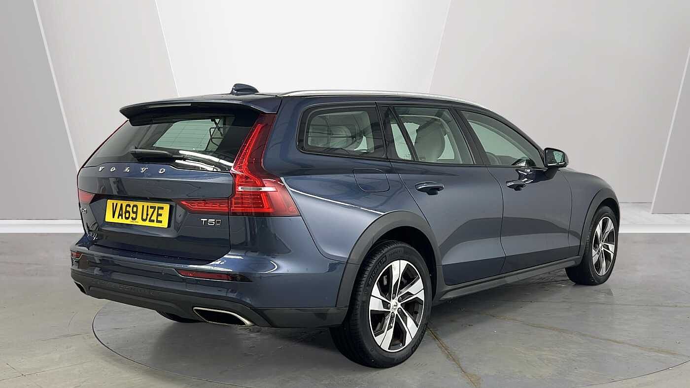 Volvo V60 Cross Country T5 AWD Plus Automatic