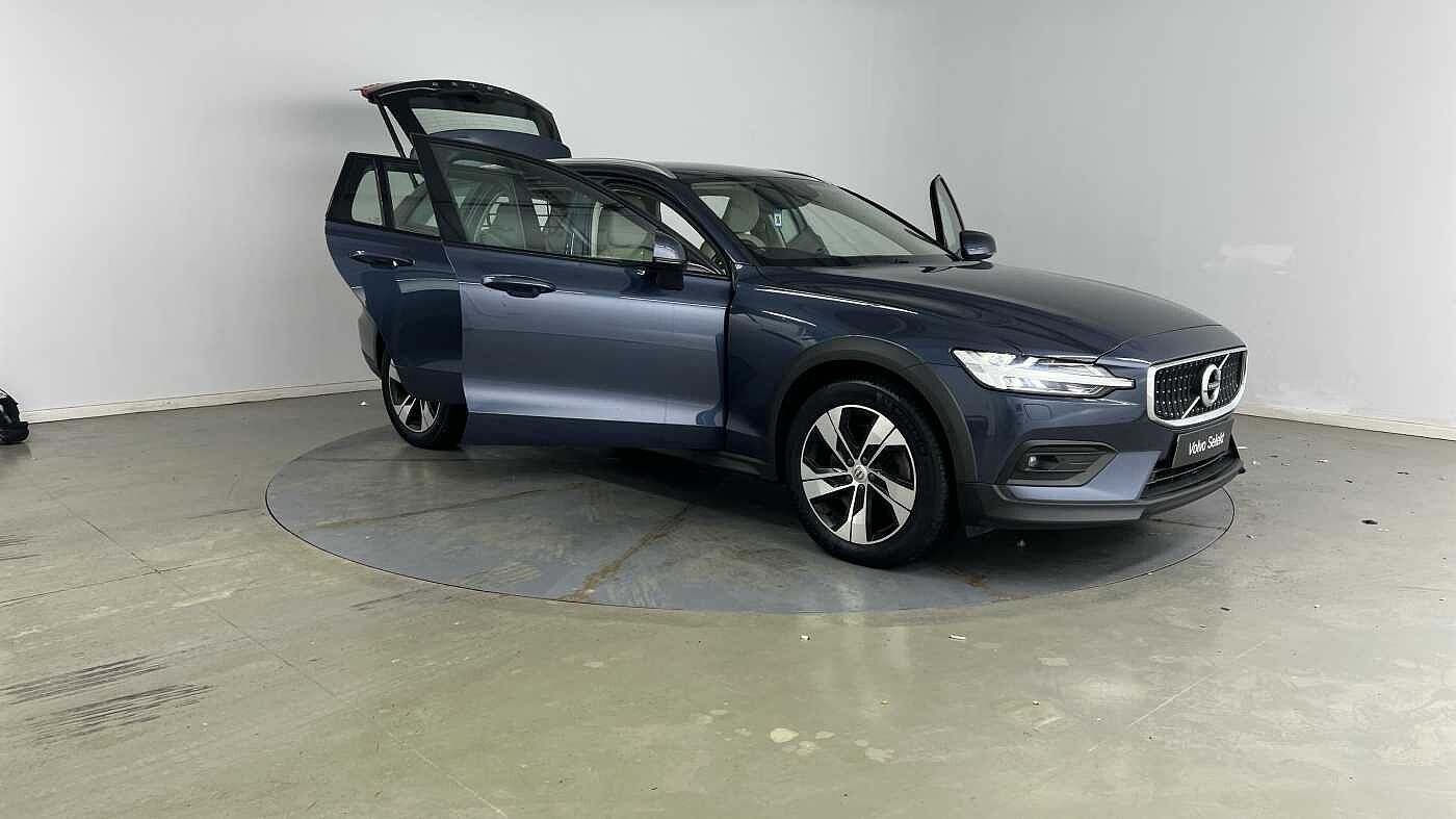 Volvo V60 Cross Country T5 AWD Plus Automatic