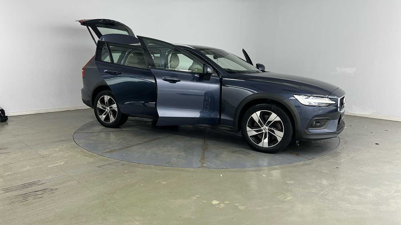 Volvo V60 Cross Country T5 AWD Plus Automatic