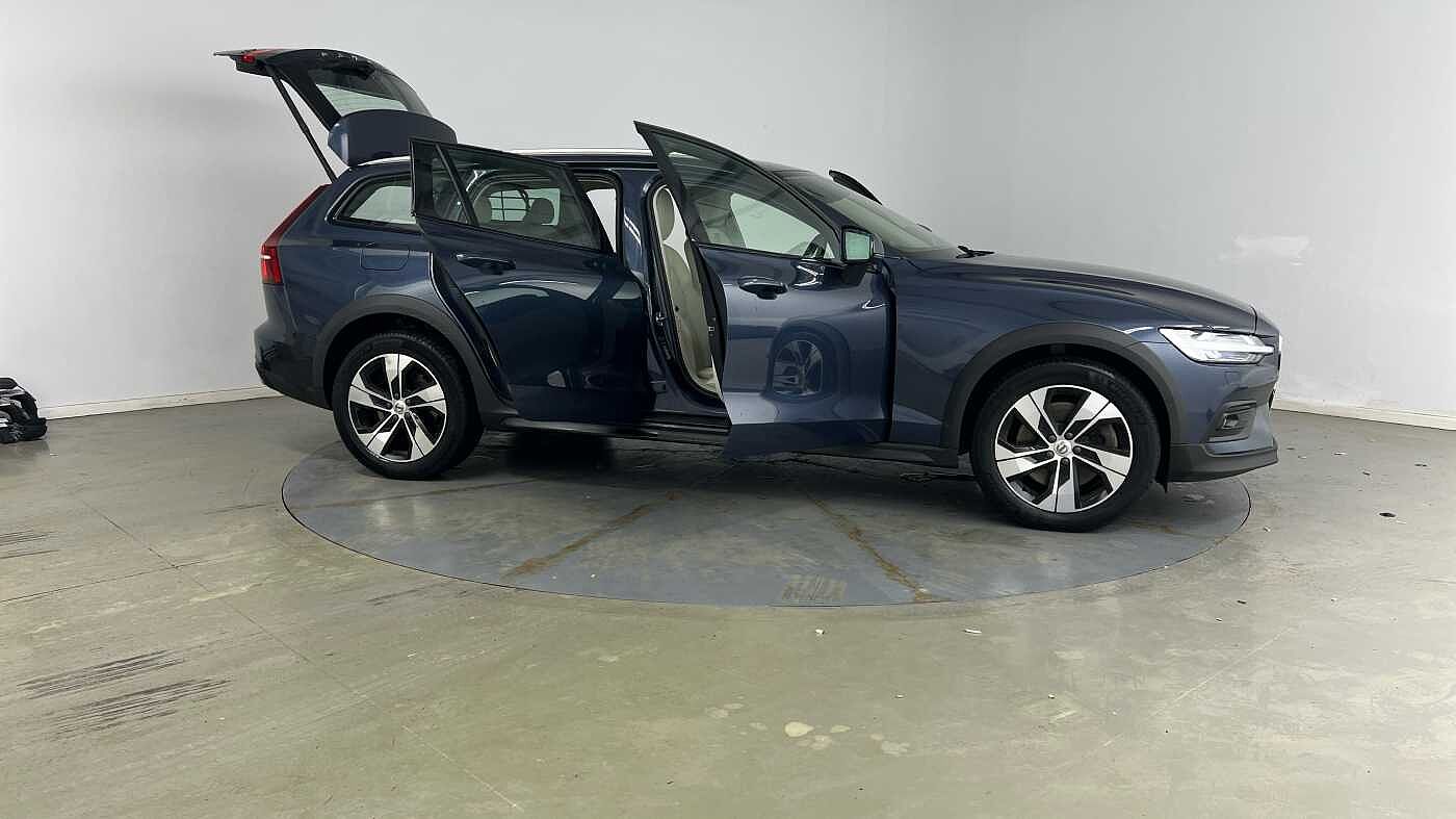 Volvo V60 Cross Country T5 AWD Plus Automatic