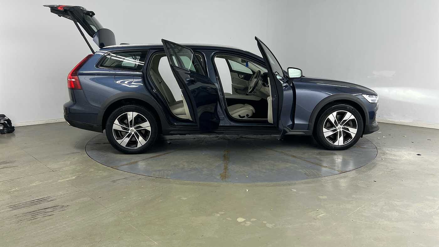 Volvo V60 Cross Country T5 AWD Plus Automatic