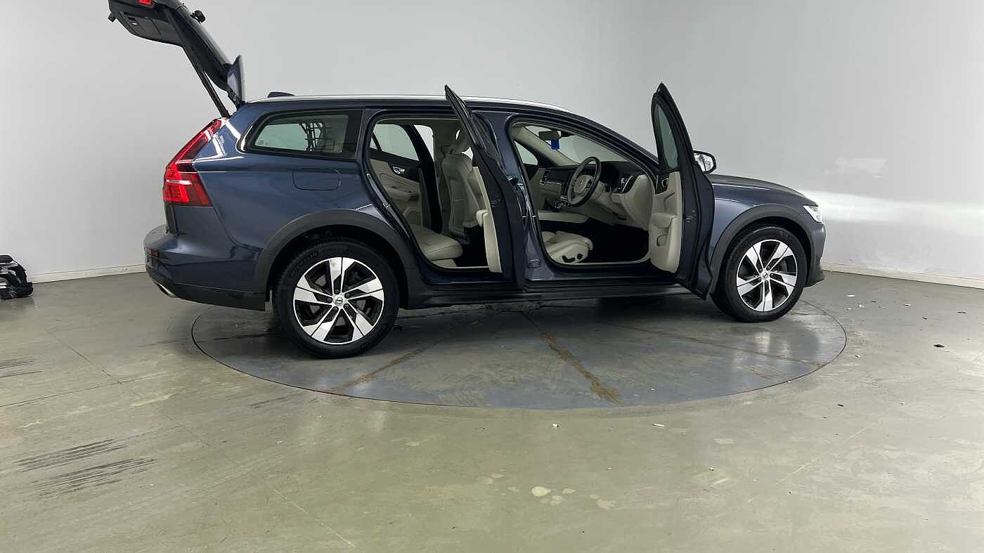 Volvo V60 Cross Country T5 AWD Plus Automatic