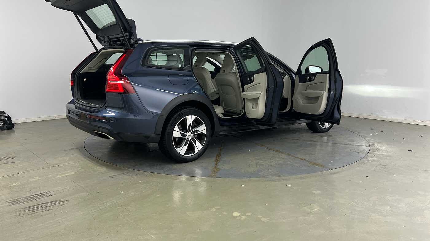 Volvo V60 Cross Country T5 AWD Plus Automatic