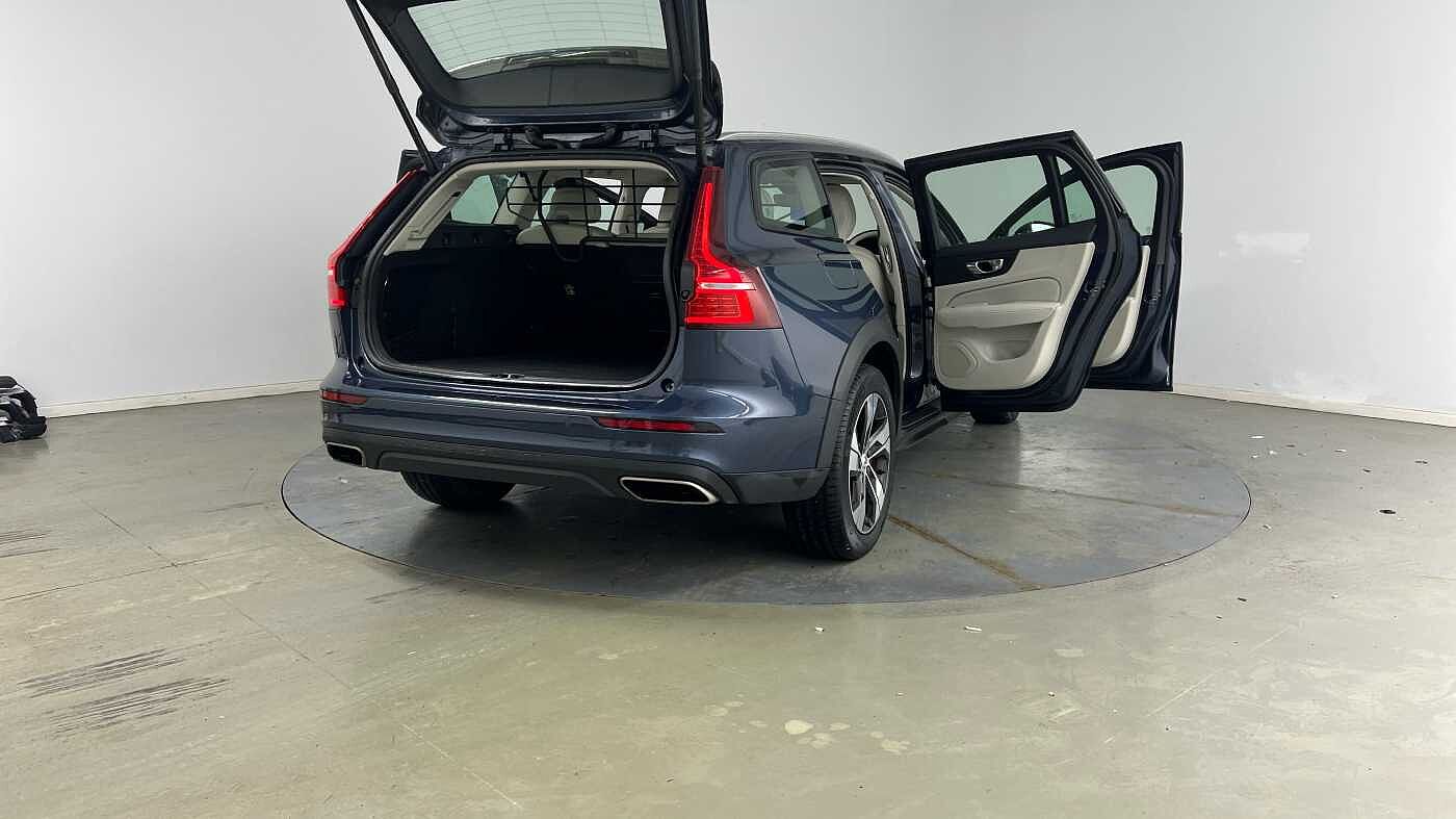 Volvo V60 Cross Country T5 AWD Plus Automatic