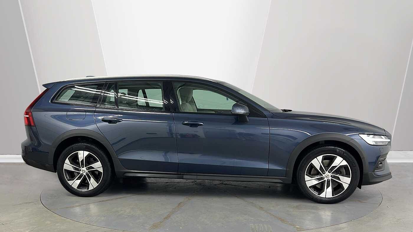 Volvo V60 Cross Country T5 AWD Plus Automatic