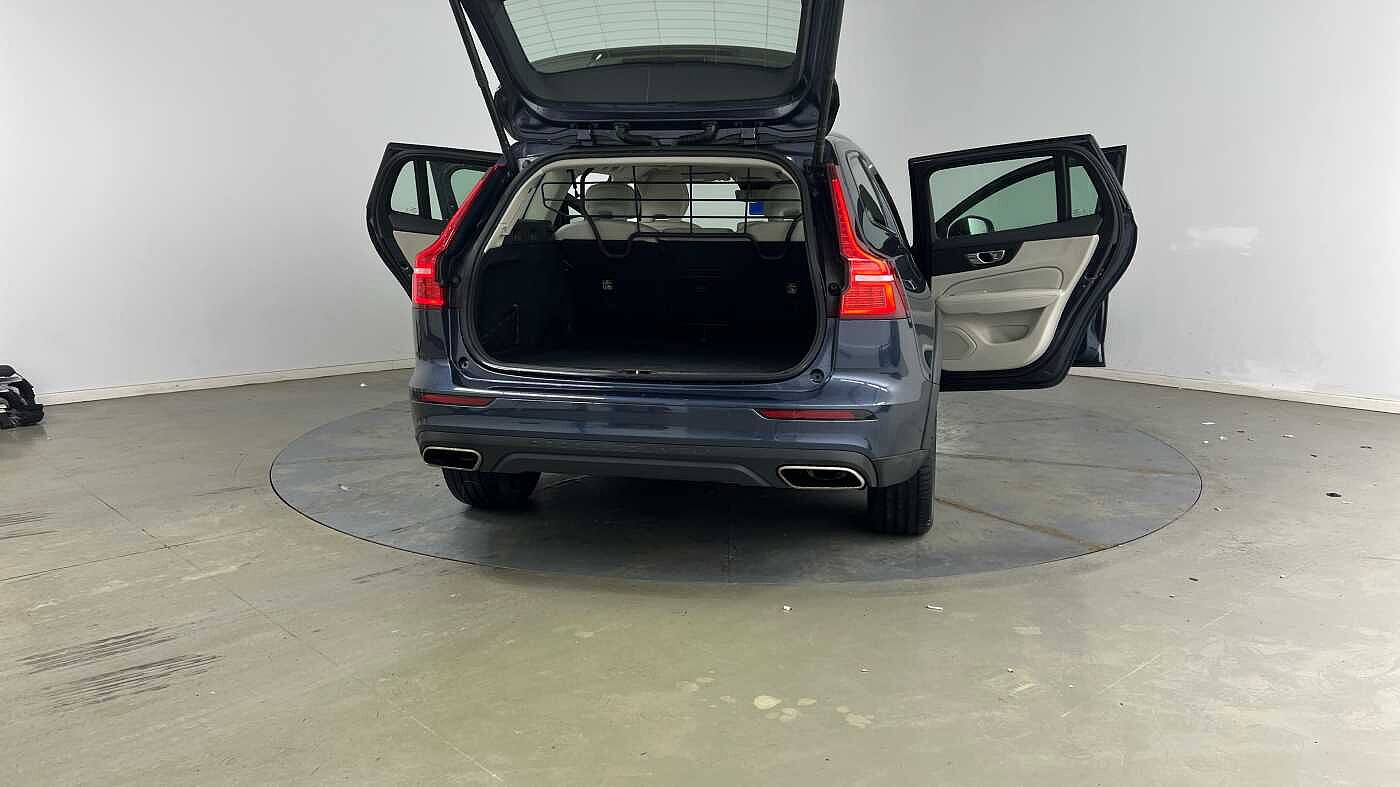 Volvo V60 Cross Country T5 AWD Plus Automatic