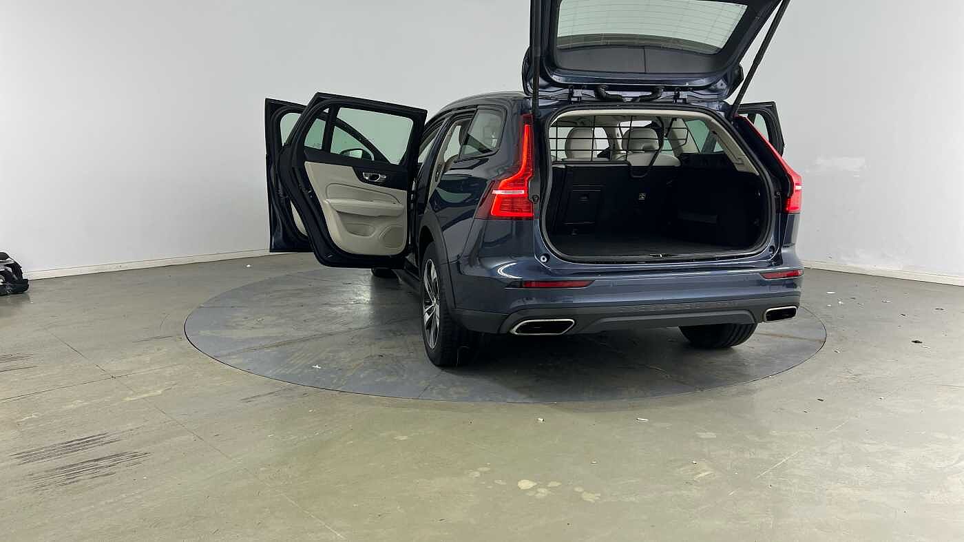 Volvo V60 Cross Country T5 AWD Plus Automatic