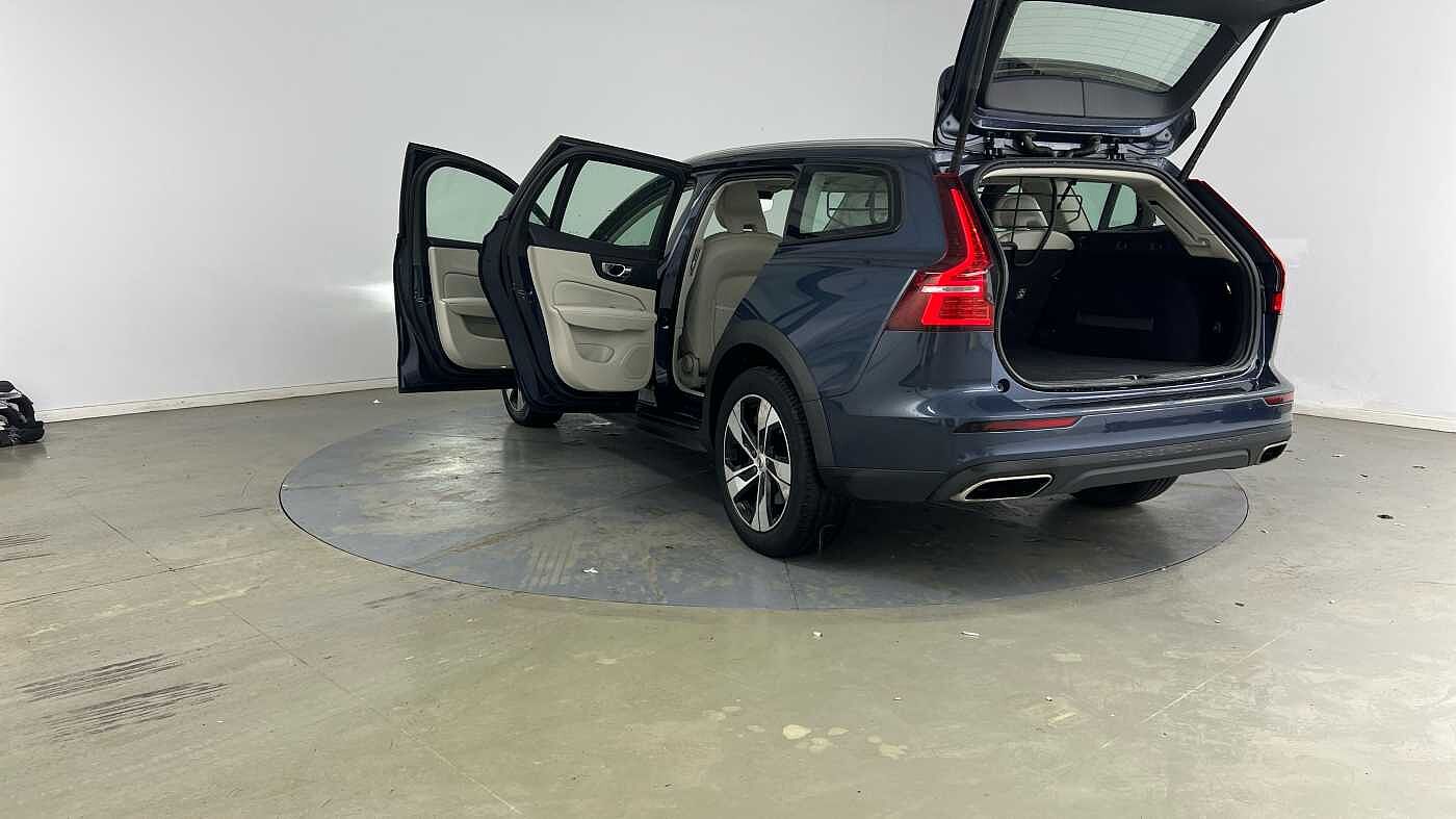 Volvo V60 Cross Country T5 AWD Plus Automatic