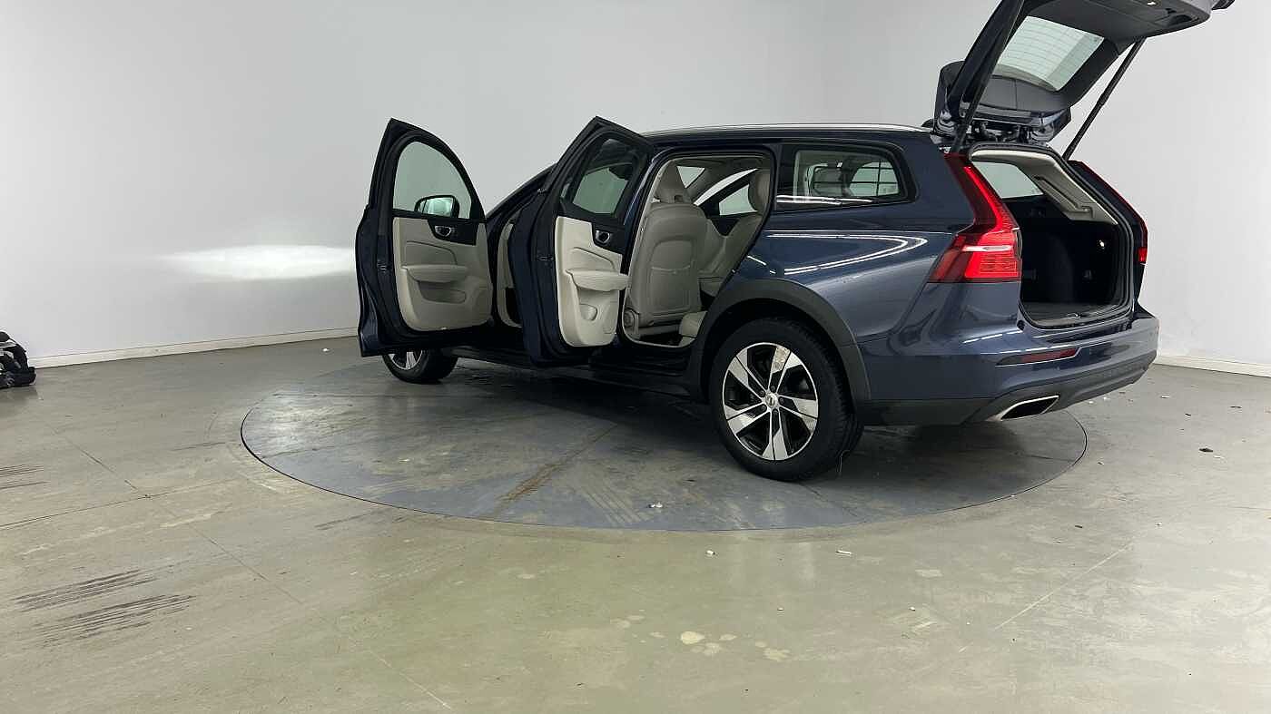 Volvo V60 Cross Country T5 AWD Plus Automatic
