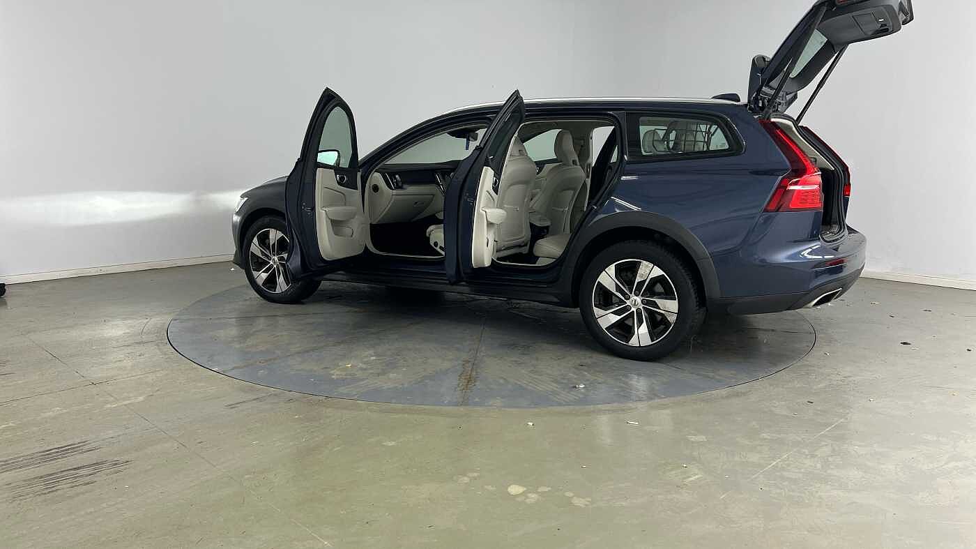 Volvo V60 Cross Country T5 AWD Plus Automatic