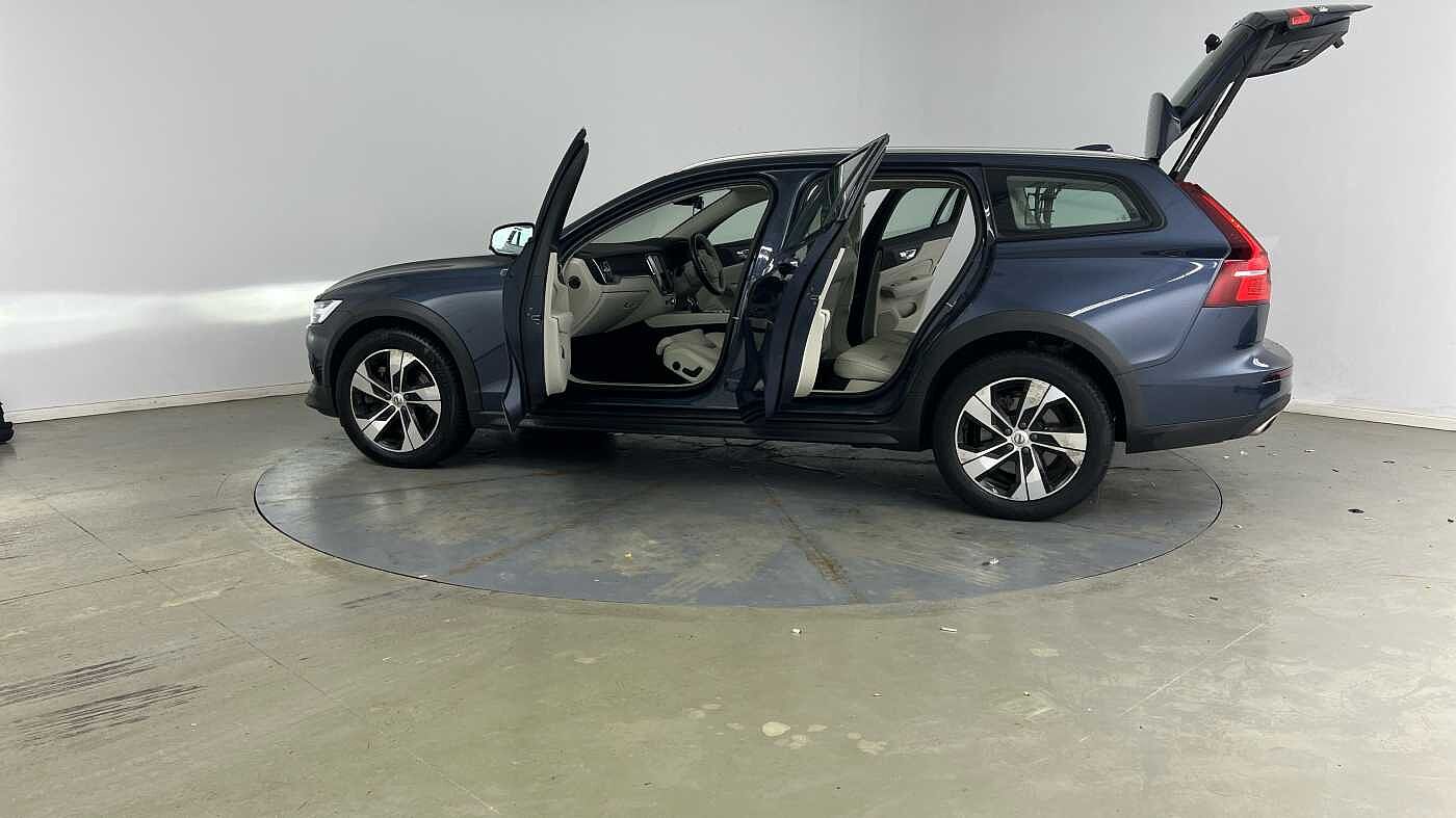 Volvo V60 Cross Country T5 AWD Plus Automatic