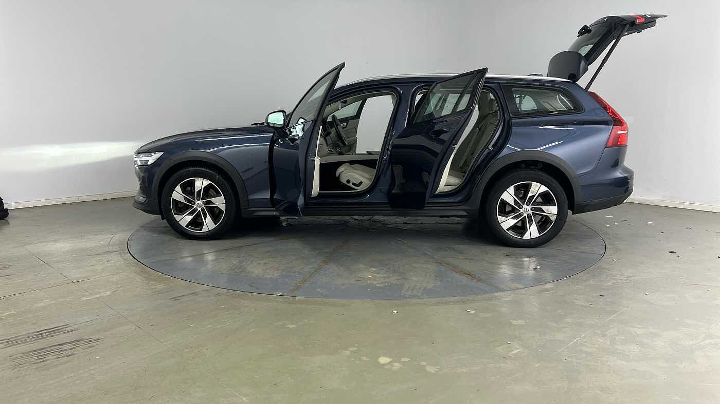 Volvo V60 Cross Country T5 AWD Plus Automatic