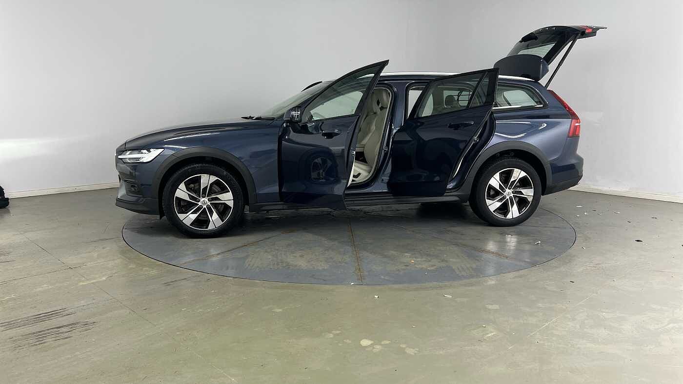 Volvo V60 Cross Country T5 AWD Plus Automatic