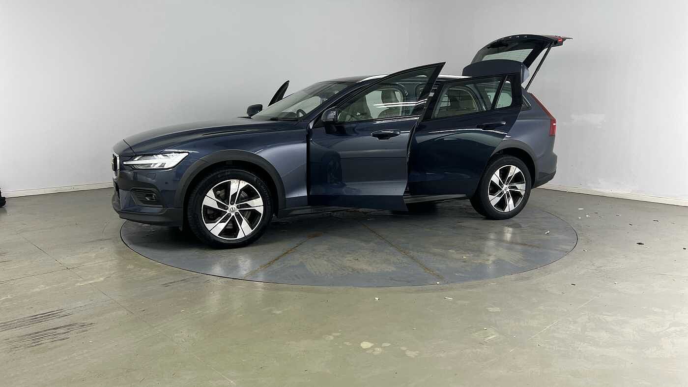 Volvo V60 Cross Country T5 AWD Plus Automatic