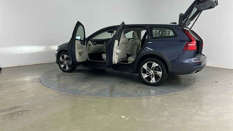 Volvo V60 Cross Country T5 AWD Plus Automatic