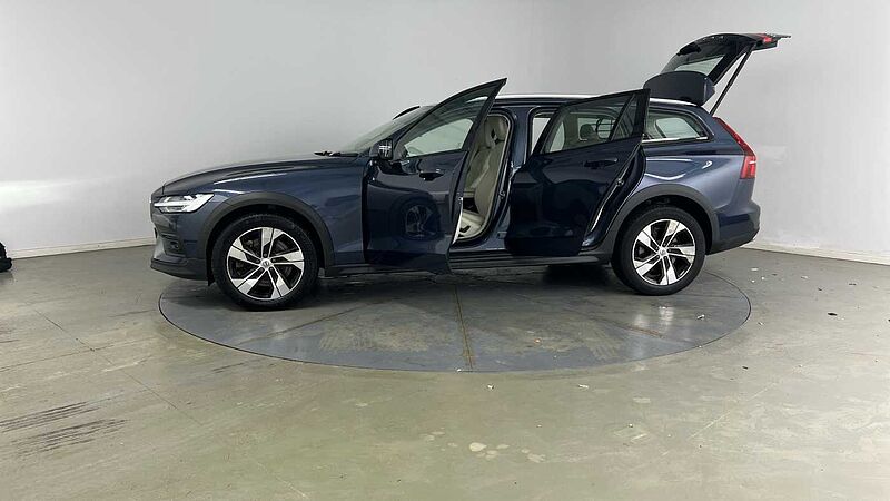 Volvo V60 Cross Country T5 AWD Plus Automatic