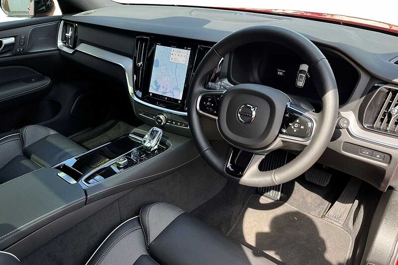 Volvo V60 V60 Ultra, T8 AWD Plug-in hybrid, Electric/Petrol, Dark