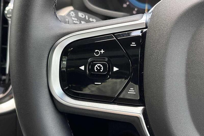 Volvo V60 V60 Ultra, T8 AWD Plug-in hybrid, Electric/Petrol, Dark