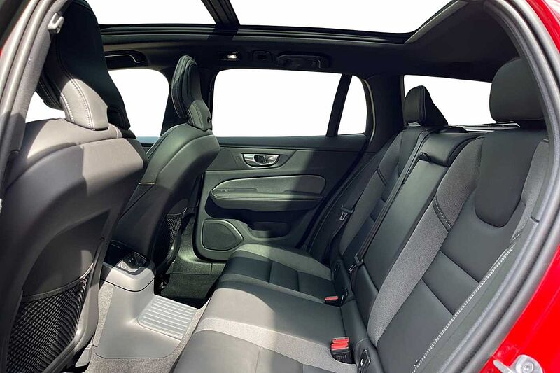 Volvo V60 V60 Ultra, T8 AWD Plug-in hybrid, Electric/Petrol, Dark