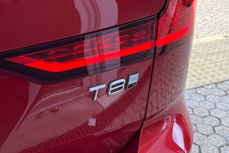 Volvo V60 V60 Ultra, T8 AWD Plug-in hybrid, Electric/Petrol, Dark