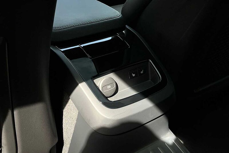 Volvo V60 V60 Ultra, T8 AWD Plug-in hybrid, Electric/Petrol, Dark