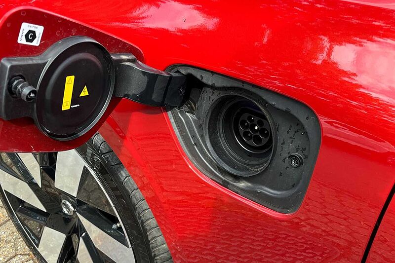 Volvo V60 V60 Ultra, T8 AWD Plug-in hybrid, Electric/Petrol, Dark