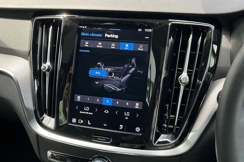Volvo V60 V60 Ultra, T8 AWD Plug-in hybrid, Electric/Petrol, Dark