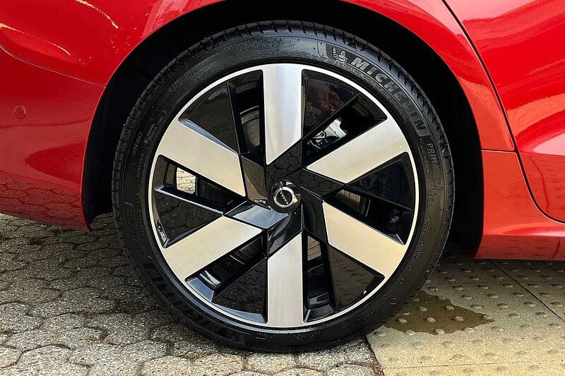 Volvo V60 V60 Ultra, T8 AWD Plug-in hybrid, Electric/Petrol, Dark
