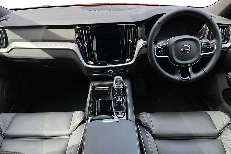 Volvo V60 V60 Ultra, T8 AWD Plug-in hybrid, Electric/Petrol, Dark
