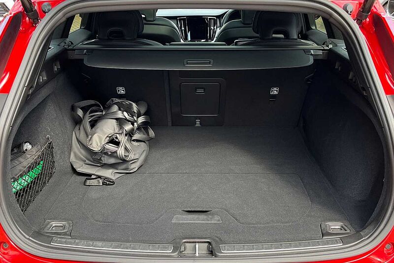 Volvo V60 V60 Ultra, T8 AWD Plug-in hybrid, Electric/Petrol, Dark