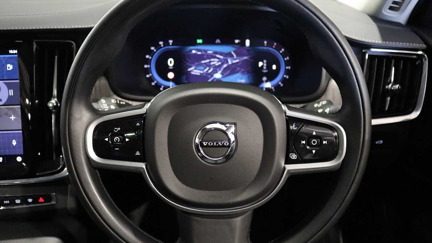 Volvo V90 Cross Country B5 (P) AWD (Lounge & Climate Pack, Sunroof, 360 Camera, Pilot Assist, BLIS)