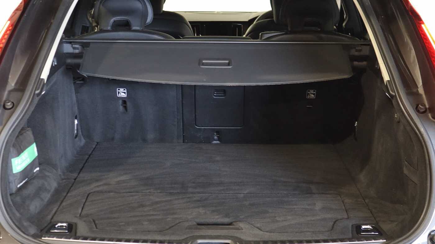 Volvo V90 Cross Country B5 (P) AWD (Lounge & Climate Pack, Sunroof, 360 Camera, Pilot Assist, BLIS)
