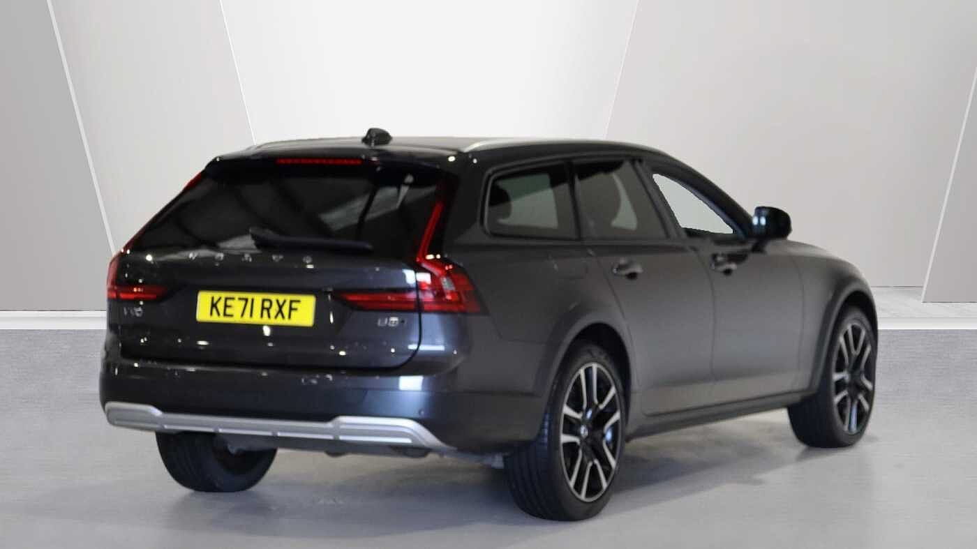 Volvo V90 Cross Country B5 (P) AWD (Lounge & Climate Pack, Sunroof, 360 Camera, Pilot Assist, BLIS)