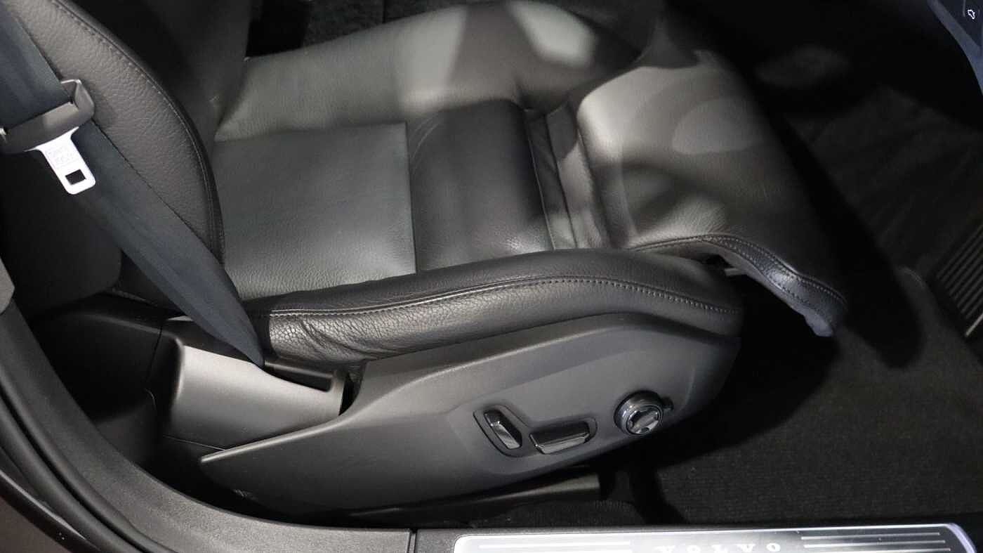 Volvo V90 Cross Country B5 (P) AWD (Lounge & Climate Pack, Sunroof, 360 Camera, Pilot Assist, BLIS)